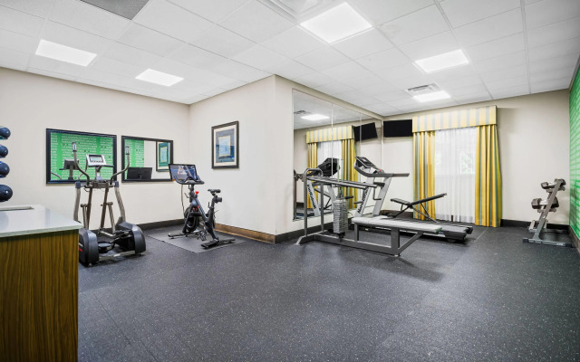 La Quinta Inn & Suites by Wyndham Stonington-Mystic Area