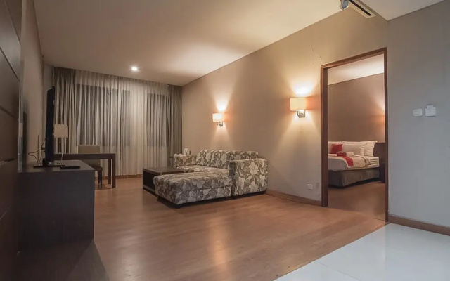 RedDoorz Premium near Paris Van Java Mall