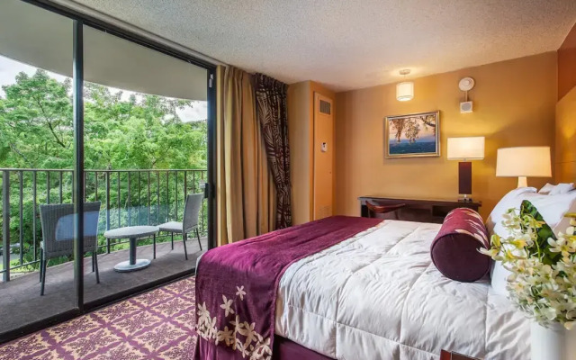 Hilo Hawaiian Hotel, Trademark Collection by Wyndham