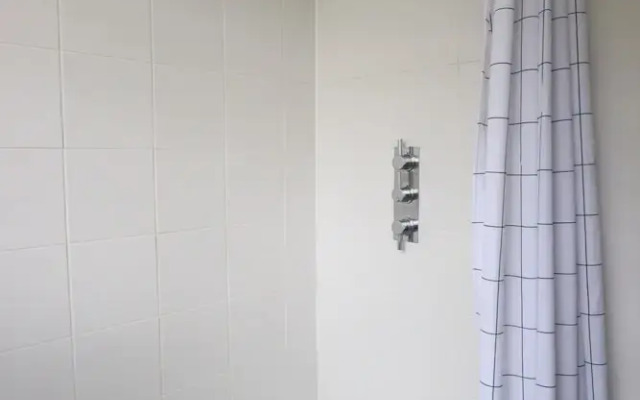 3 Bedroom House in De Beauvoir Town
