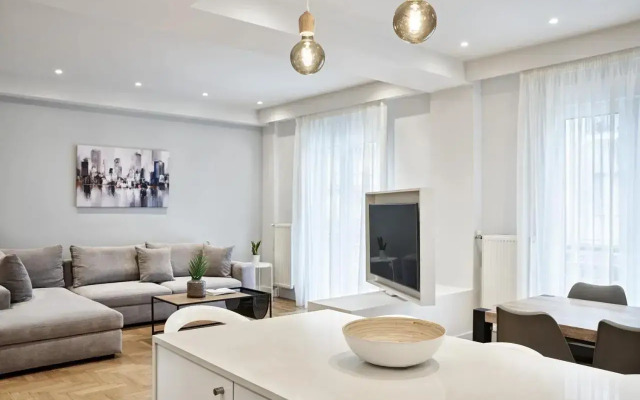 Spacious 2bd Apt in Prime Location next to Divani
