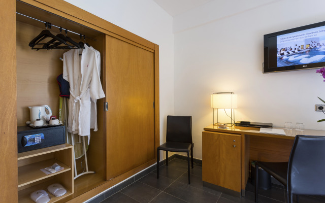 Palladium Hotel Cala Llonga - Adults Only