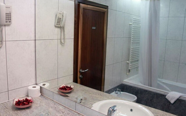 Hotel Brass