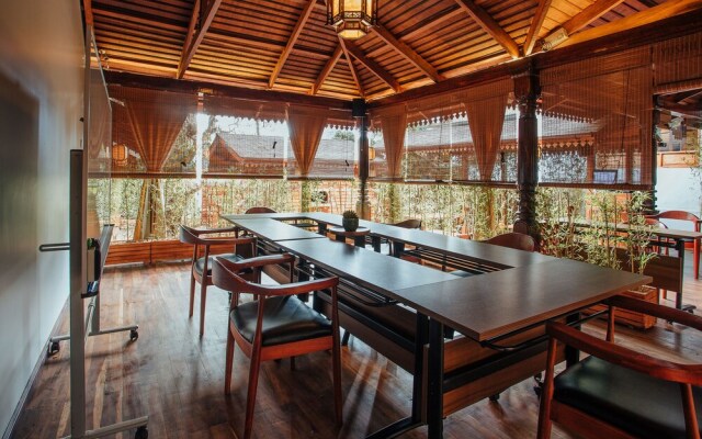 Yushili Hotel & Restaurant