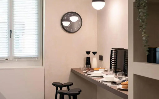 Arts & Crafts Apartments