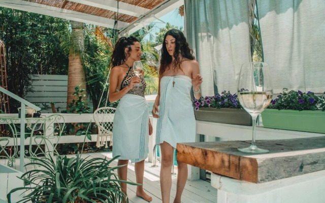 Eili Suites