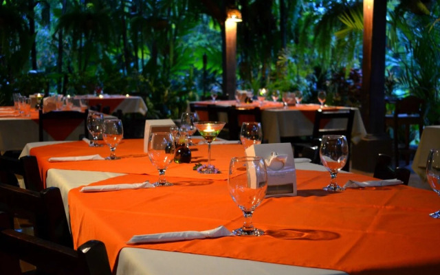 Lumbres del Arenal Cabinas y Villas