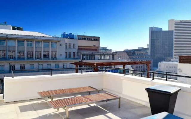 1 Bedroom Apartment With Roof Top Views