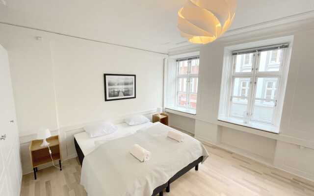 ★Luxury TIVOLI Apt · Scandinavian Design · Heart of CPH★