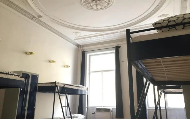 Cosmopole Hostel
