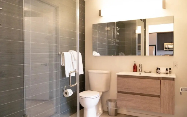 Designer, Spacious 1BD in Historic District