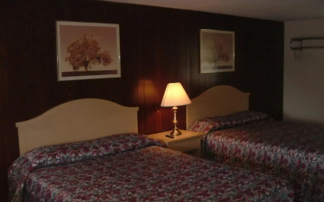 Fels Three Crown Motel