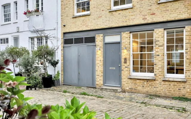 Paddington Luxury 3-bed Mews Private Cinema Gym