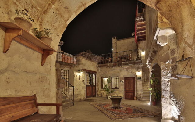 Charming Cave Hotel