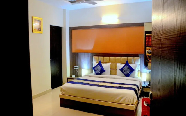 OYO 3233 Hotel Royal Galaxy