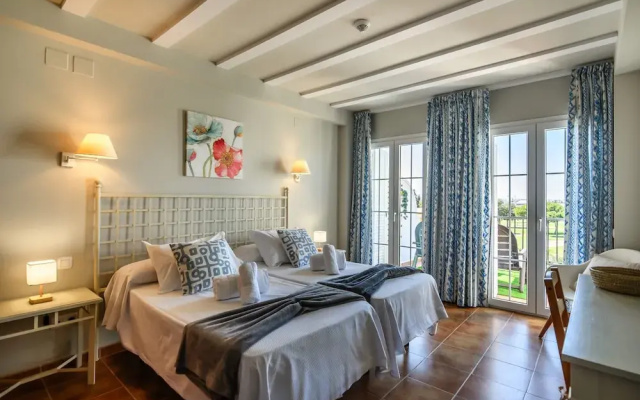 Ideal Apartment With Golf Course Views