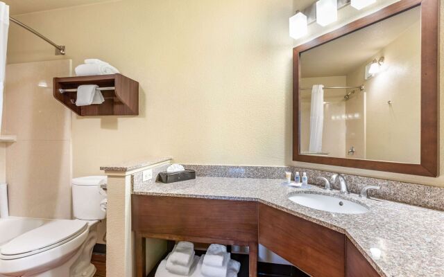 Comfort Inn & Suites Orange County John Wayne Airport