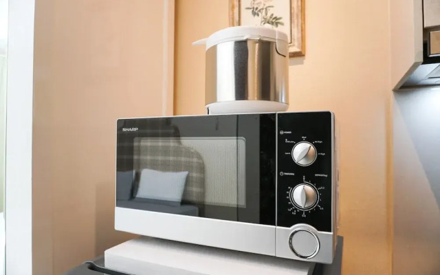 Comfy Studio at Puri Mansion Apartment by Travelio