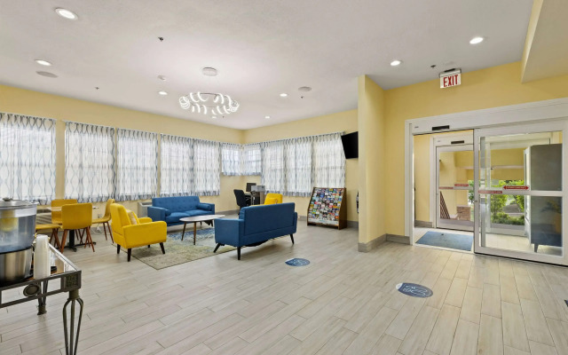 Days Inn & Suites by Wyndham Euless DFW Airport South