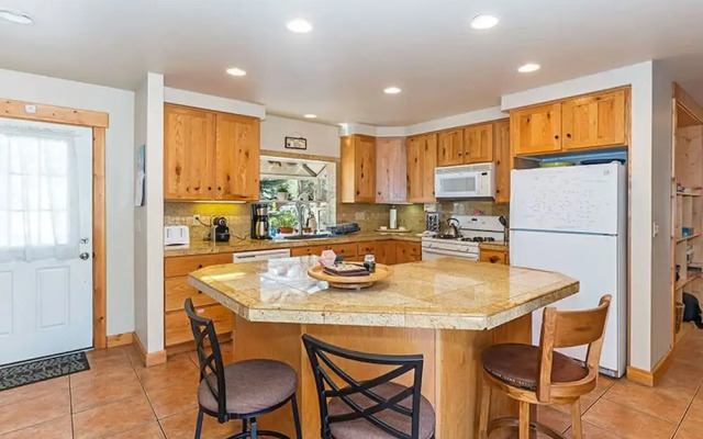 Heart of Truckee by Tahoe Mountain Properties