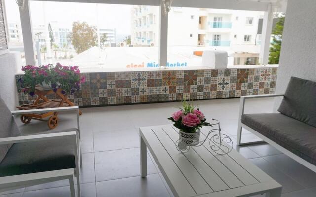 Sonia's Angel House 300 Meters From The Beach, Newly Renovate Central Apartment By Ezoria Holiday Rentals