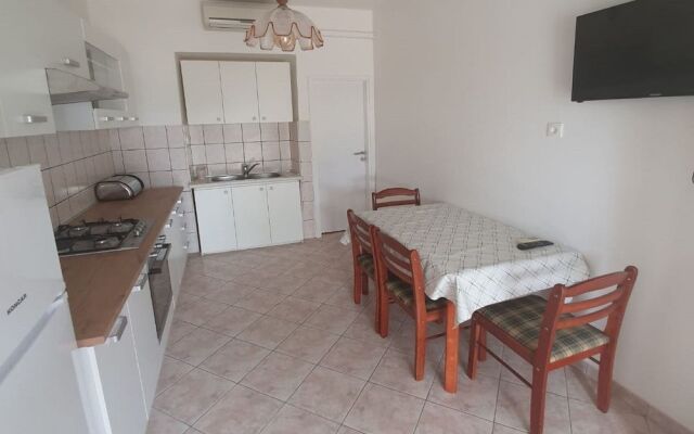 Beachfront Apartment Gaj 12