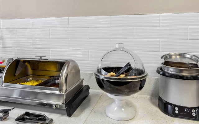 Suburban Studios Charleston - Civic Center