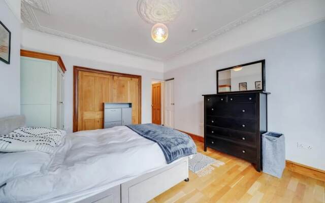Charming Spacious 2-bed Apartment in London