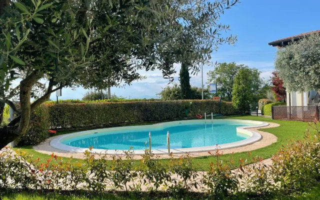 Appartamento con giardino privato, piscina e spiaggia a 500mt