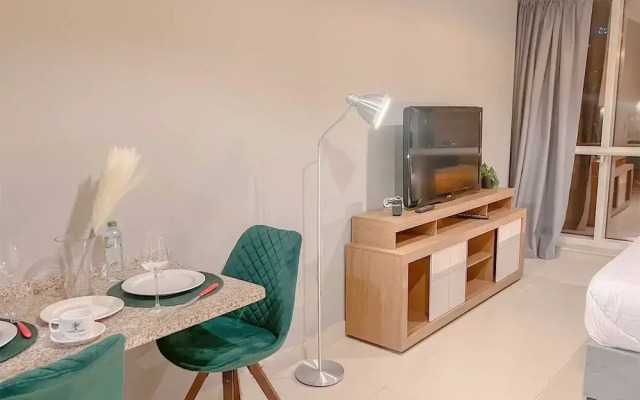 Cosmos Living Stylish Studio Near Marina