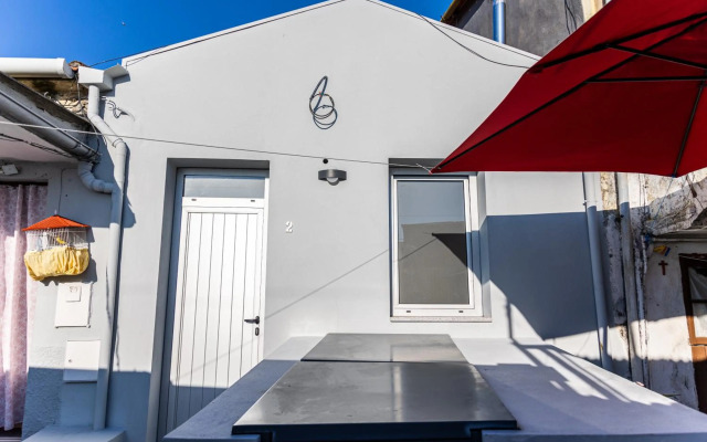 House on a rustic Island At Campanha Trainstation