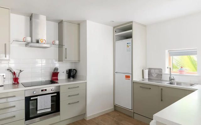 Huge Garden 3-bedroom Modern Apartments in Camden