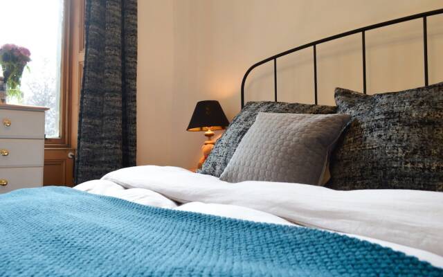 Modern Flat In Central Edinburgh