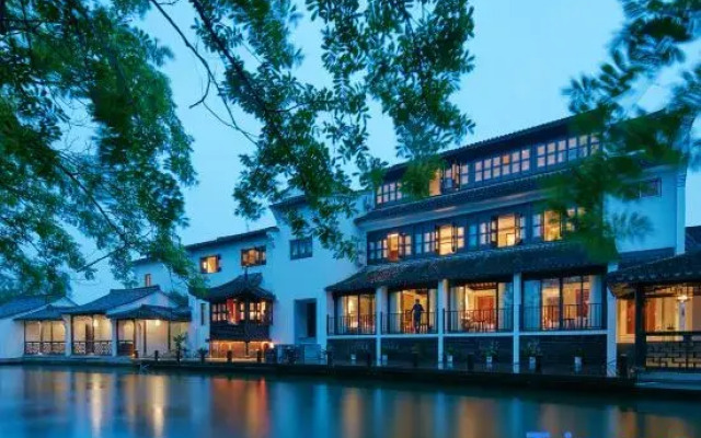 Kaiyuan Yiju Holiday Manor (Haining Yanguan Guanchao Resort Park)