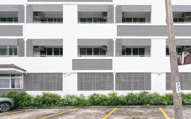 Ruan Plaisoi Apartment by ZUZU