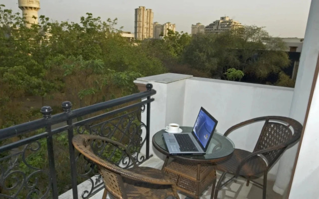 Tree Top Greens Serviced Apartment