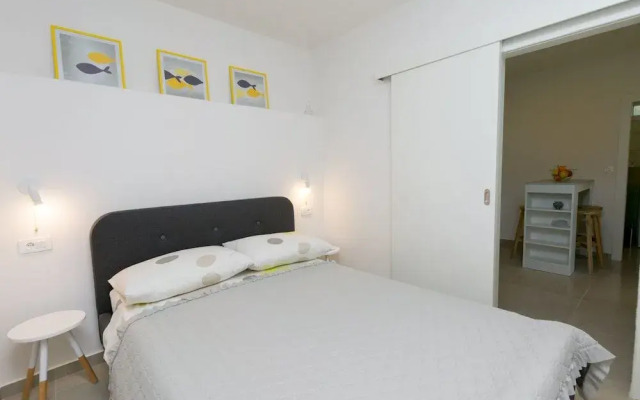 Apartment Seafront Tambaca