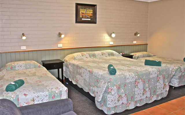 Barcaldine Country Motor Inn