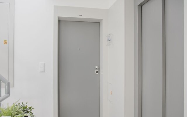 Liiiving -Luxury River View Apartment VI
