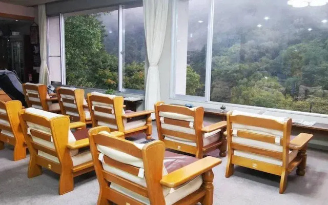 Shiozawa Onsen Shichihokan