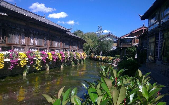 Sina Hotel Lijiang