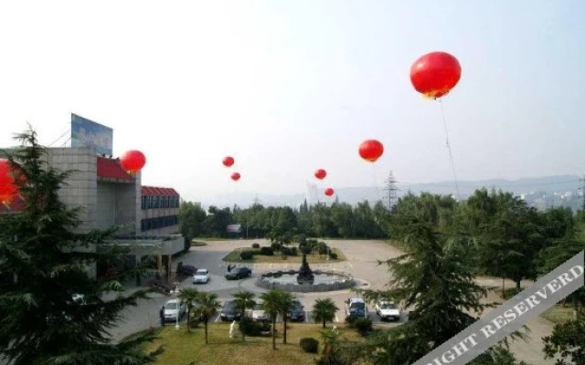 Longshan Hotel