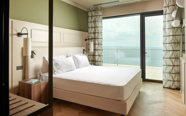 Maximilian Suites