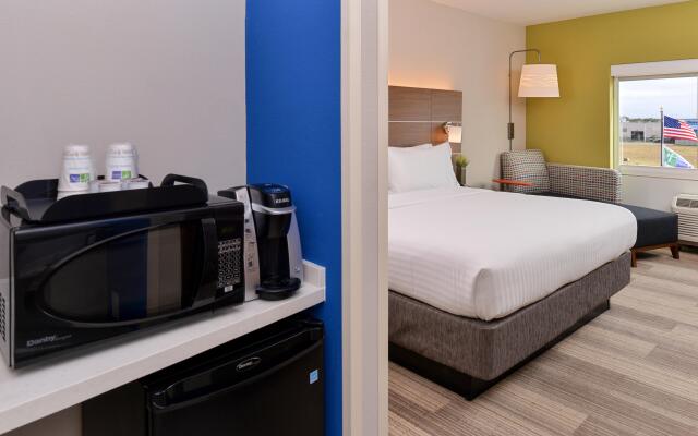 Holiday Inn Express & Suites Salem, an IHG Hotel