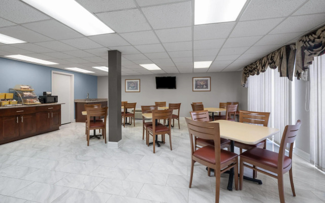 Days Inn by Wyndham Alma