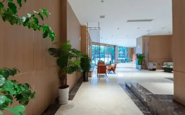 Tongren Grand Hotel (Tongren High-speed Railway Station Ancient City Pedestrian Street Branch)