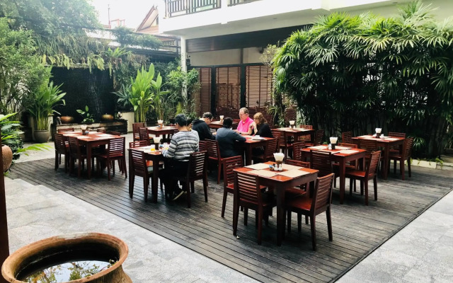 Sabaidee at Lao Hotel