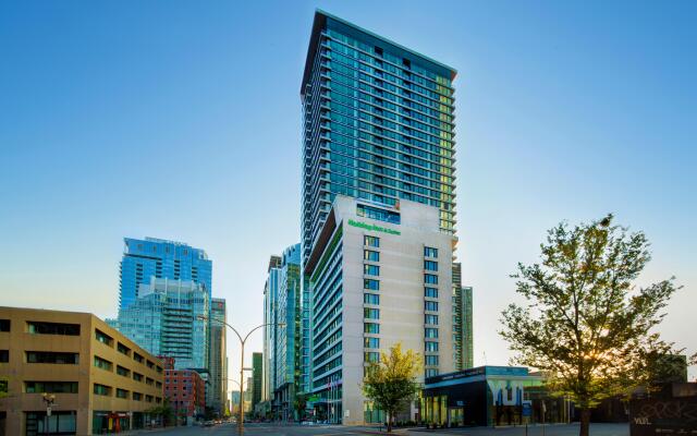 Holiday Inn Hotel & Suites Montreal Centre-ville Ouest, an IHG Hotel