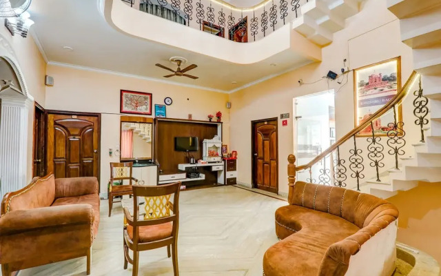 Fabhotel Raka Inn