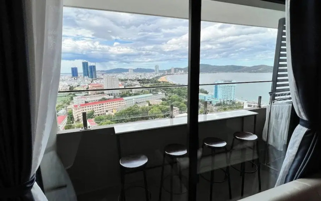 Stunning Ocean View Apartment in FLC Sea Tower